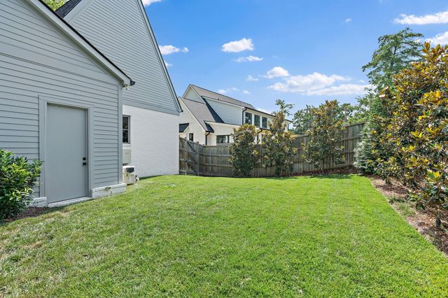2825 Sugar Tree Rd, Nashville, TN 37215