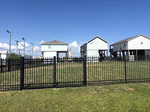 984 Bowers Lane, Port Bolivar, TX 77650