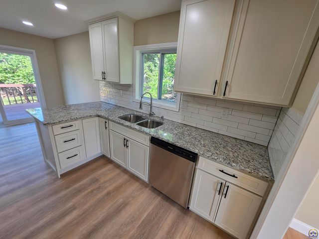 5106 SW 33rd TER, Topeka, KS 66614