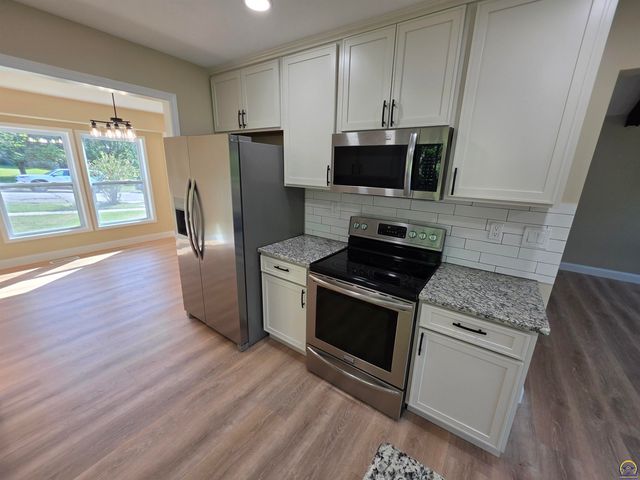 5106 SW 33rd TER, Topeka, KS 66614
