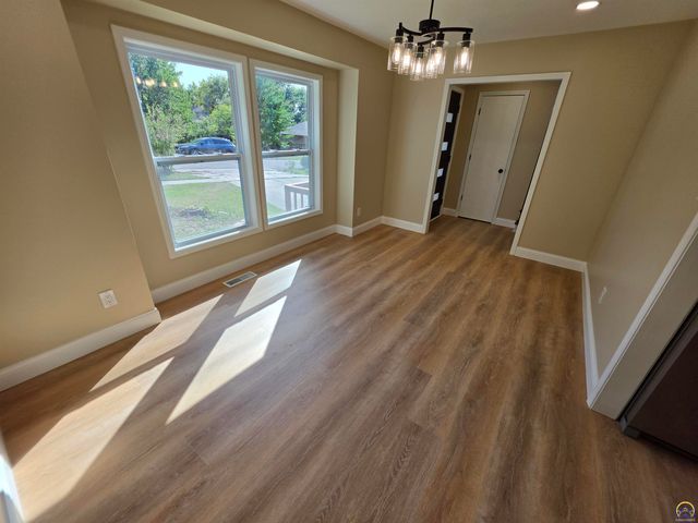 5106 SW 33rd TER, Topeka, KS 66614