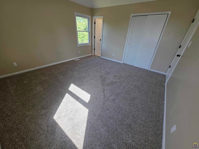 5106 SW 33rd TER, Topeka, KS 66614