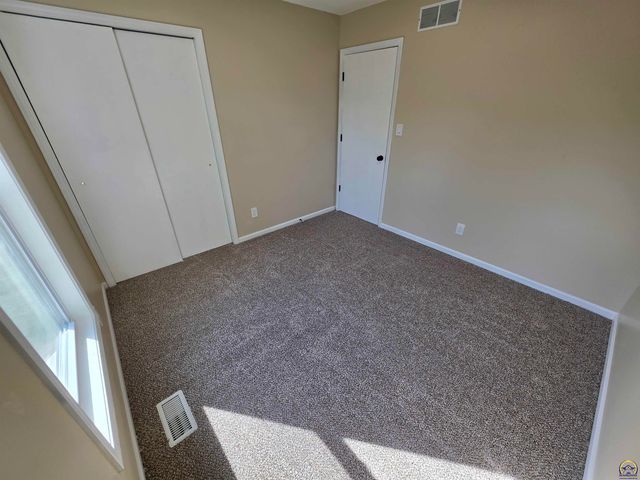 5106 SW 33rd TER, Topeka, KS 66614