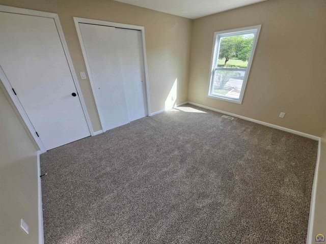 5106 SW 33rd TER, Topeka, KS 66614