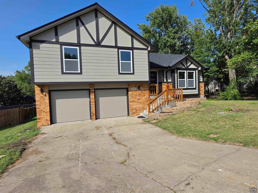 5106 SW 33rd TER, Topeka, KS 66614