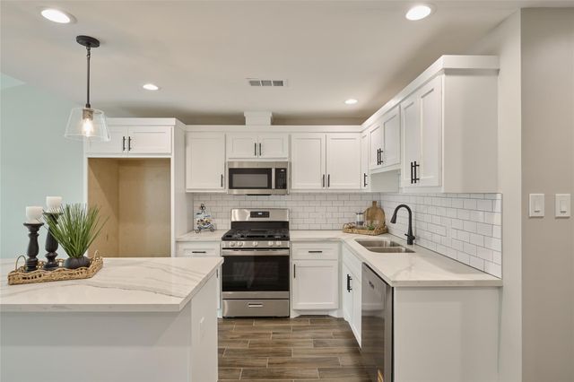 1014 Graham Drive L2, Tomball, TX 77375