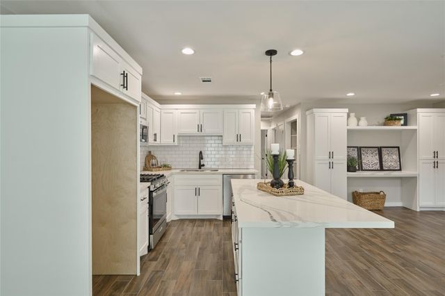 1014 Graham Drive L2, Tomball, TX 77375