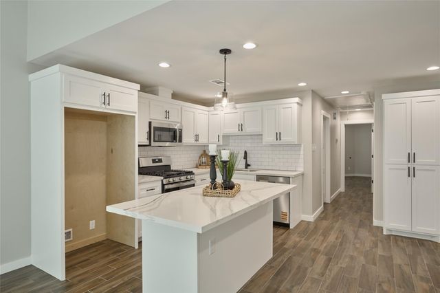 1014 Graham Drive L2, Tomball, TX 77375