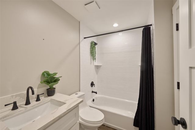 1014 Graham Drive L2, Tomball, TX 77375