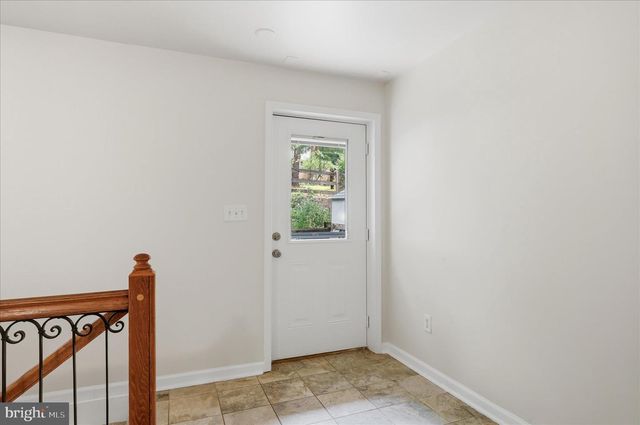 692 LAUREL LN, Bluemont, VA 20135