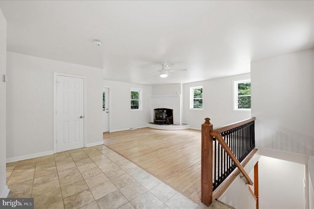 692 LAUREL LN, Bluemont, VA 20135