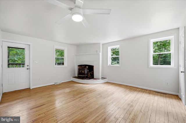 692 LAUREL LN, Bluemont, VA 20135