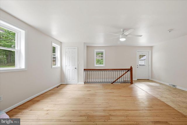 692 LAUREL LN, Bluemont, VA 20135