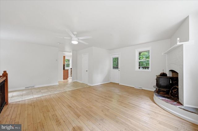 692 LAUREL LN, Bluemont, VA 20135