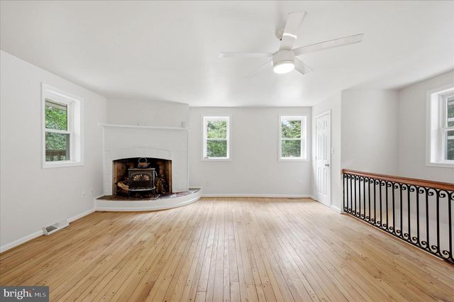 692 LAUREL LN, Bluemont, VA 20135