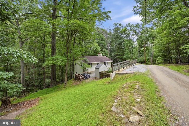 692 LAUREL LN, Bluemont, VA 20135