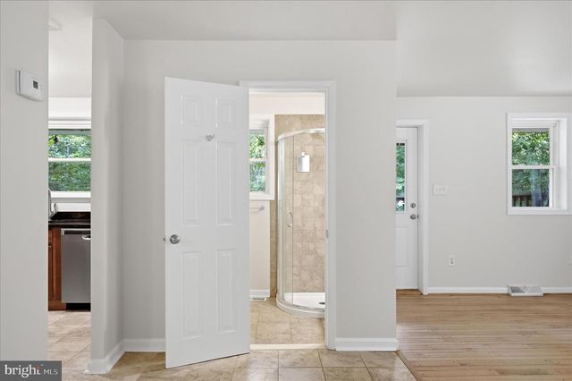 692 LAUREL LN, Bluemont, VA 20135