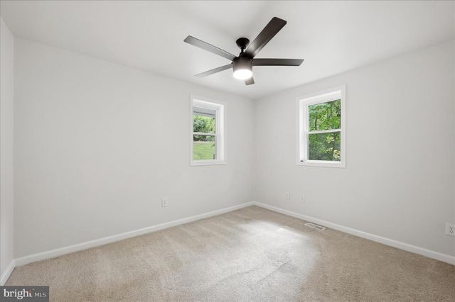 692 LAUREL LN, Bluemont, VA 20135