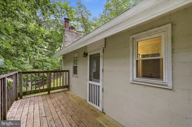692 LAUREL LN, Bluemont, VA 20135