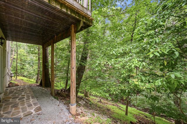 692 LAUREL LN, Bluemont, VA 20135