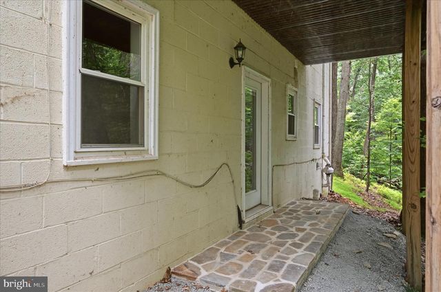692 LAUREL LN, Bluemont, VA 20135