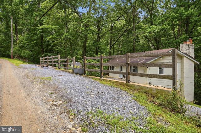 692 LAUREL LN, Bluemont, VA 20135
