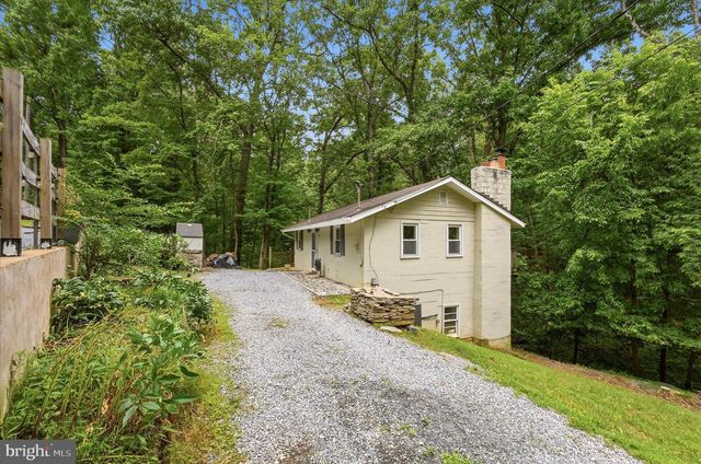 692 LAUREL LN, Bluemont, VA 20135