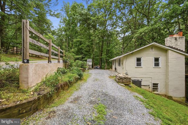 692 LAUREL LN, Bluemont, VA 20135