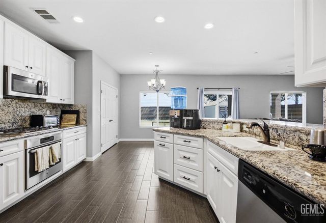 13504 Ashton Wood Court, Bakersfield, CA 93314