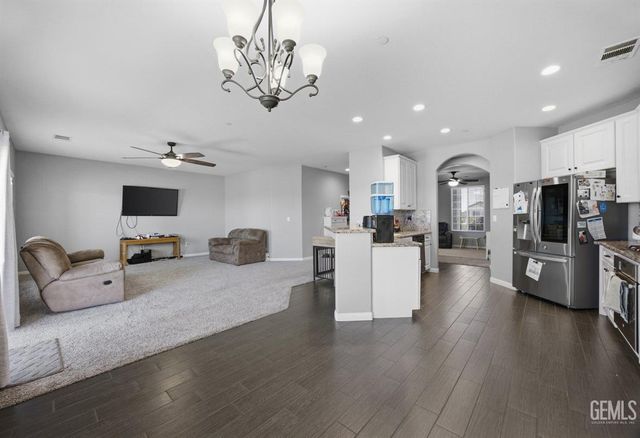 13504 Ashton Wood Court, Bakersfield, CA 93314