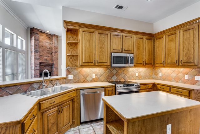 207 Highland Drive, Aledo, TX 76008