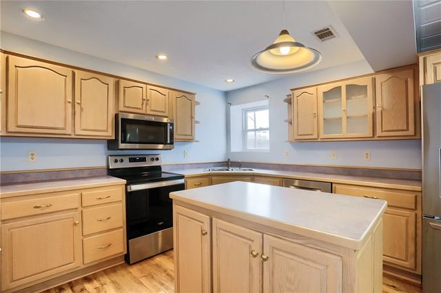 205 Howard Street, Robinson Twp, PA 15057