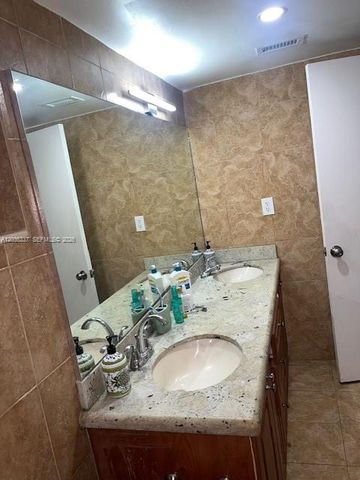 7410 SW 82nd St K206, Miami, FL 33143