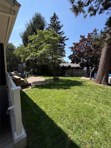 6 Raphael Street, Huntington, NY 11746