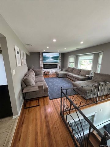 6 Raphael Street, Huntington, NY 11746