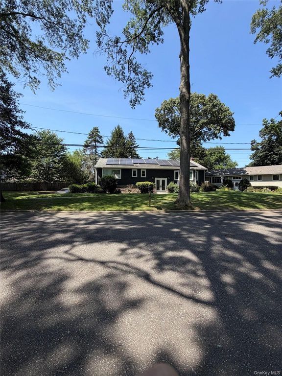 6 Raphael Street, Huntington, NY 11746