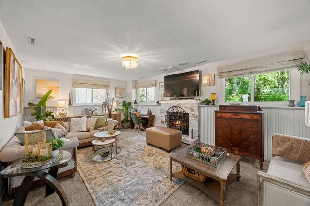 3707 SE 19th Street, Des Moines, IA 50320