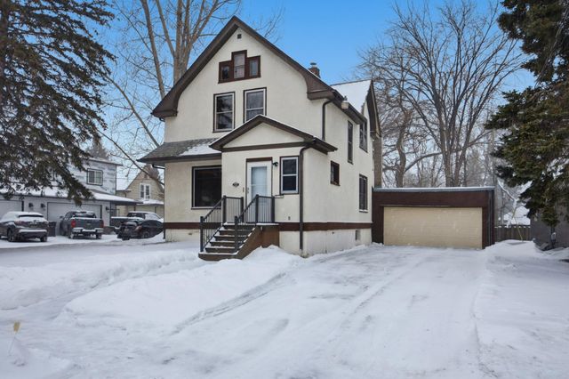 819 7th Avenue S, Moorhead, MN 56560