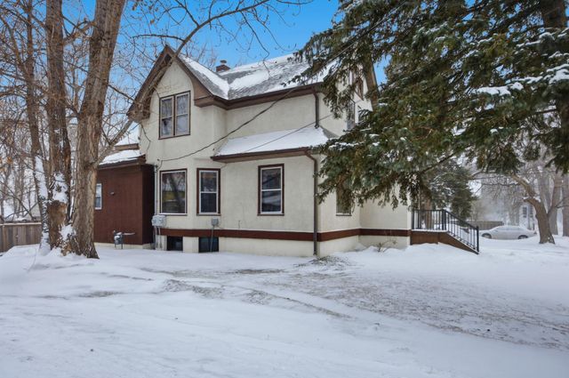 819 7th Avenue S, Moorhead, MN 56560