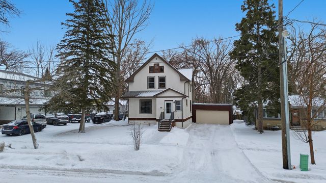 819 7th Avenue S, Moorhead, MN 56560