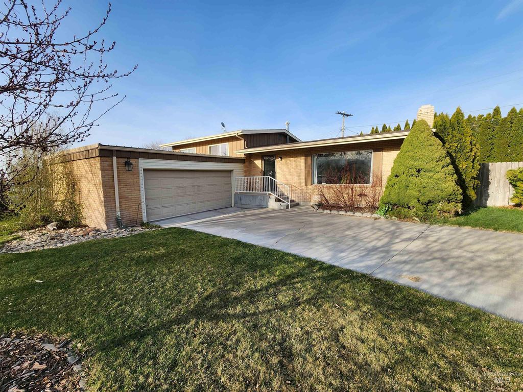 2863 Berkeley, Burley, ID 83318