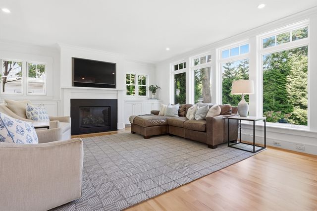 25 Stow Street, Concord, MA 01742
