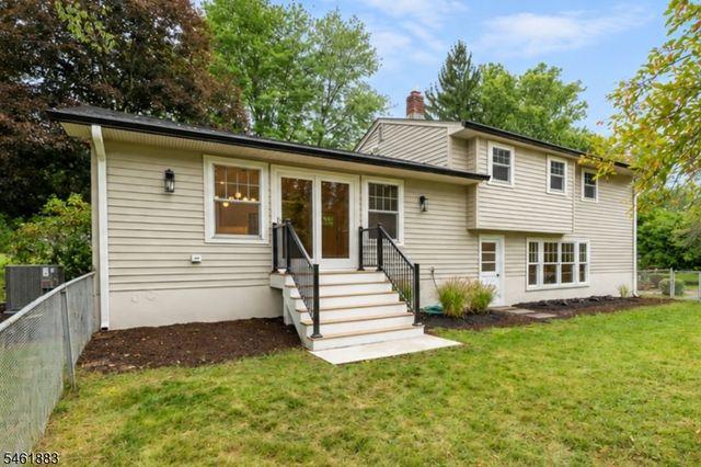 157 Circle Dr, Long Hill Twp., NJ 07946