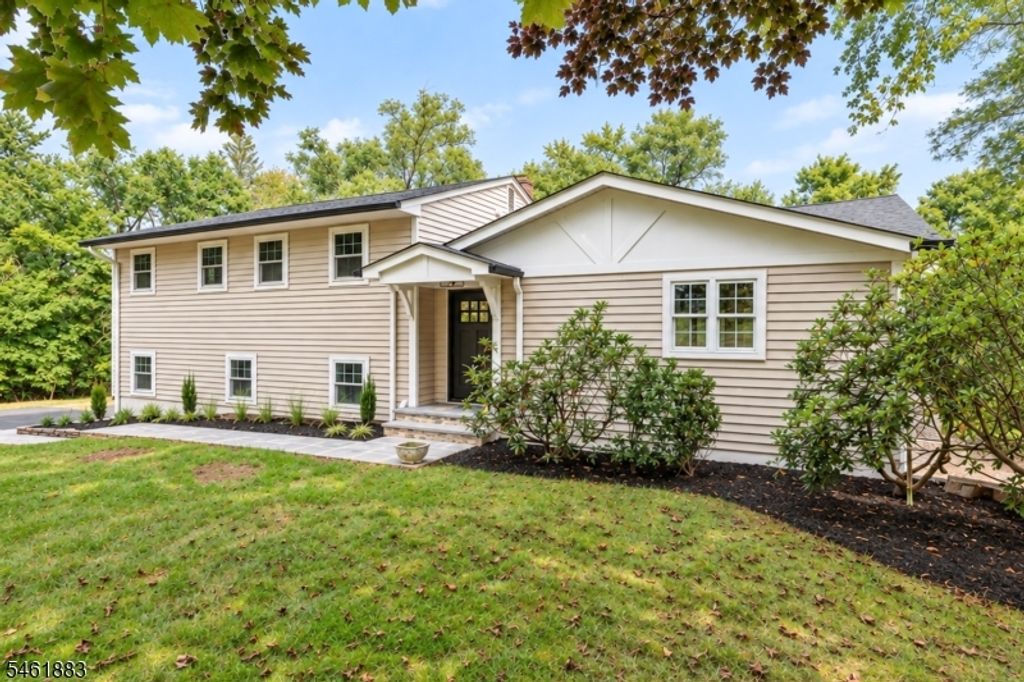 157 Circle Dr, Long Hill Twp., NJ 07946