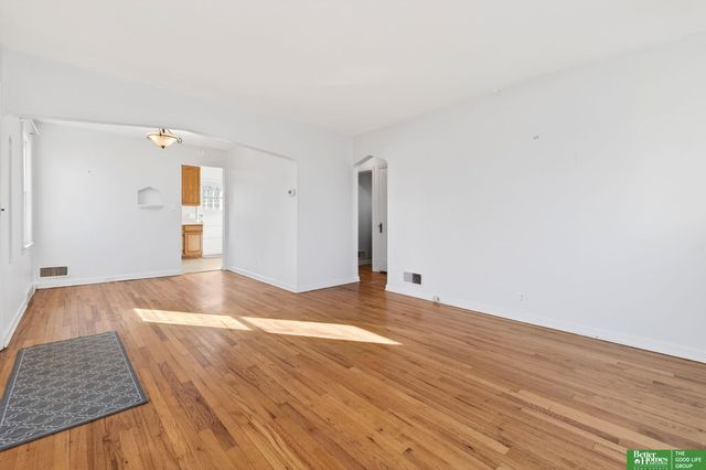 2902 Grebe Street, Omaha, NE 68112