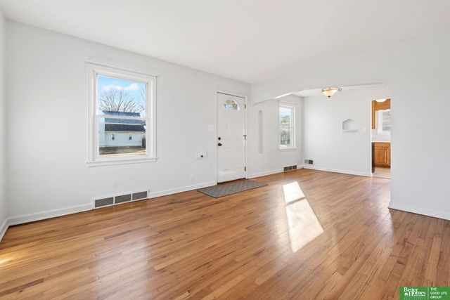 2902 Grebe Street, Omaha, NE 68112