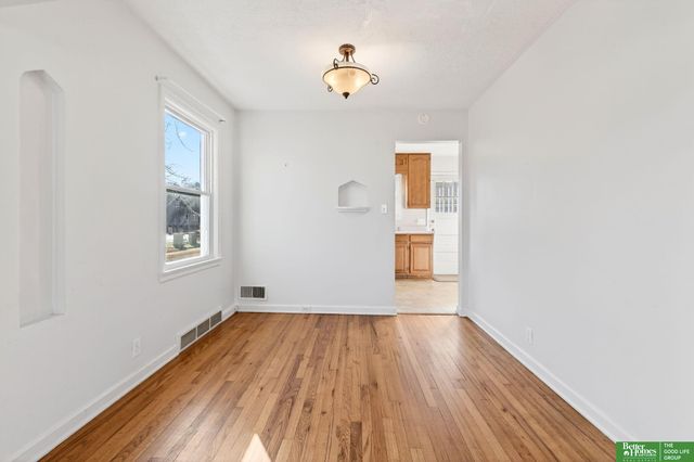 2902 Grebe Street, Omaha, NE 68112