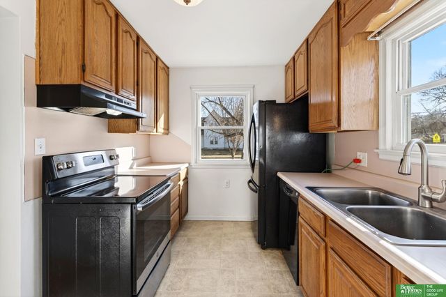 2902 Grebe Street, Omaha, NE 68112