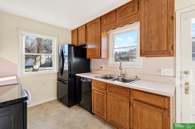 2902 Grebe Street, Omaha, NE 68112