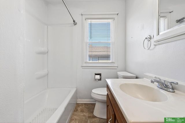 2902 Grebe Street, Omaha, NE 68112